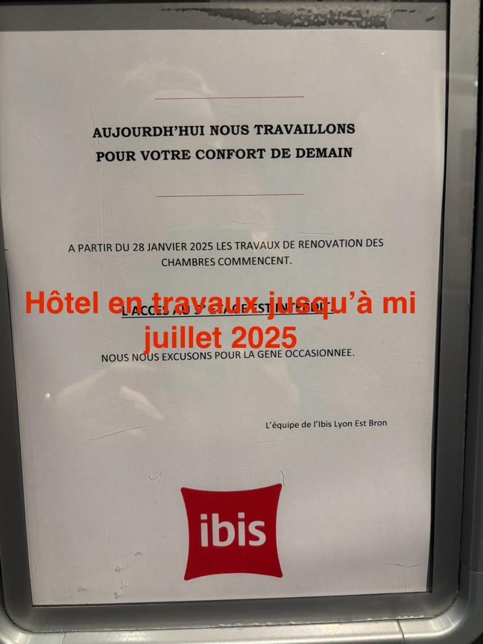 Ibis Lyon Est Bron Hotell Exteriör bild