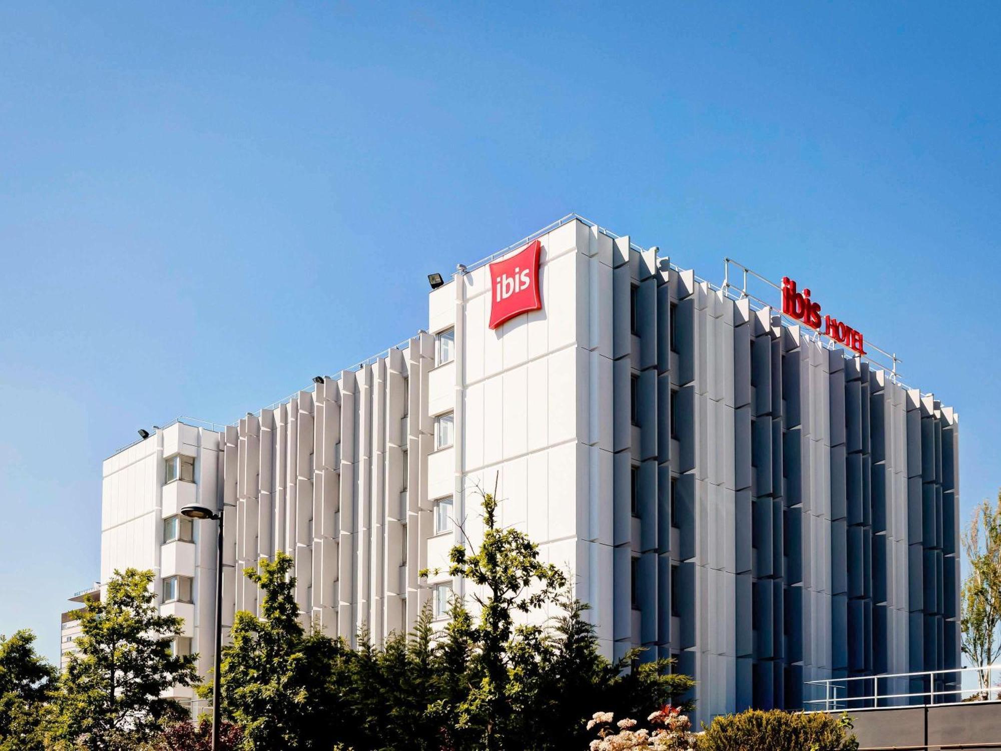 Ibis Lyon Est Bron Hotell Exteriör bild